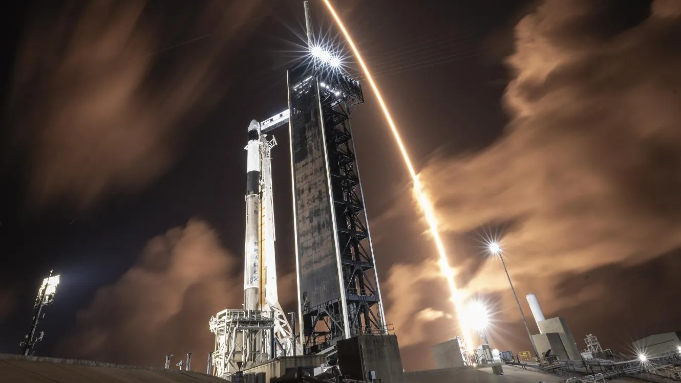 Lee más sobre el artículo SpaceX lanza cohetes Falcon 9 consecutivos en 65 minutos y logra 2 aterrizajes días después de un aterrizaje fallido del propulsor